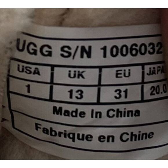 UGG Boots Kids 1 Classic Short Leather Water Resistant Wool Lined Comfy - Picture 12 of 12